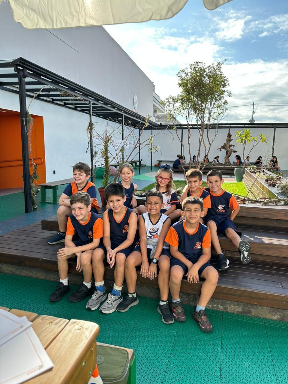 No outono as cores da natureza ganham vida nas mãos dos alunos em forma de arte